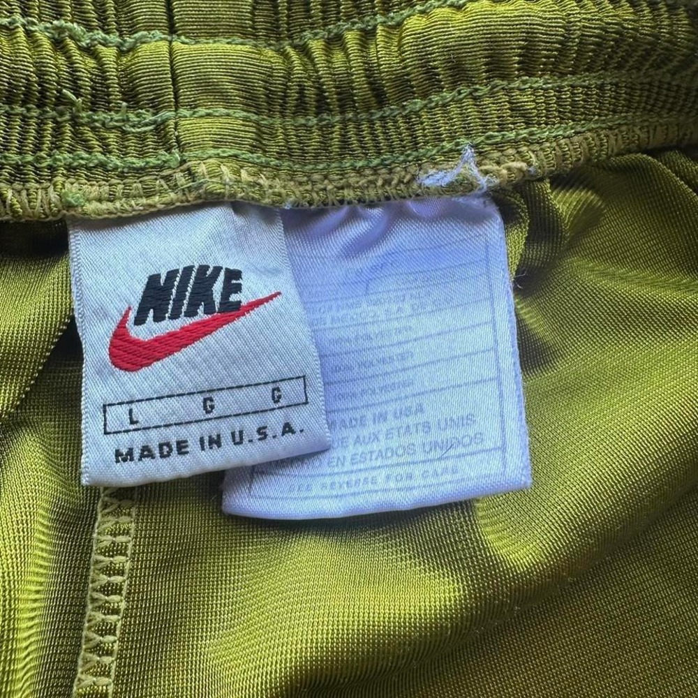 Vintage 90s Nike Green Basketball Shorts Silky Polyester Size Large - Picture 6 of 6